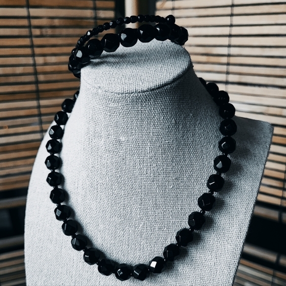 Jet Black Glass 3 Rows Triple Strand Memory Wire Smaller Vintage Ebony  Bracelet - Picture 10 of 10